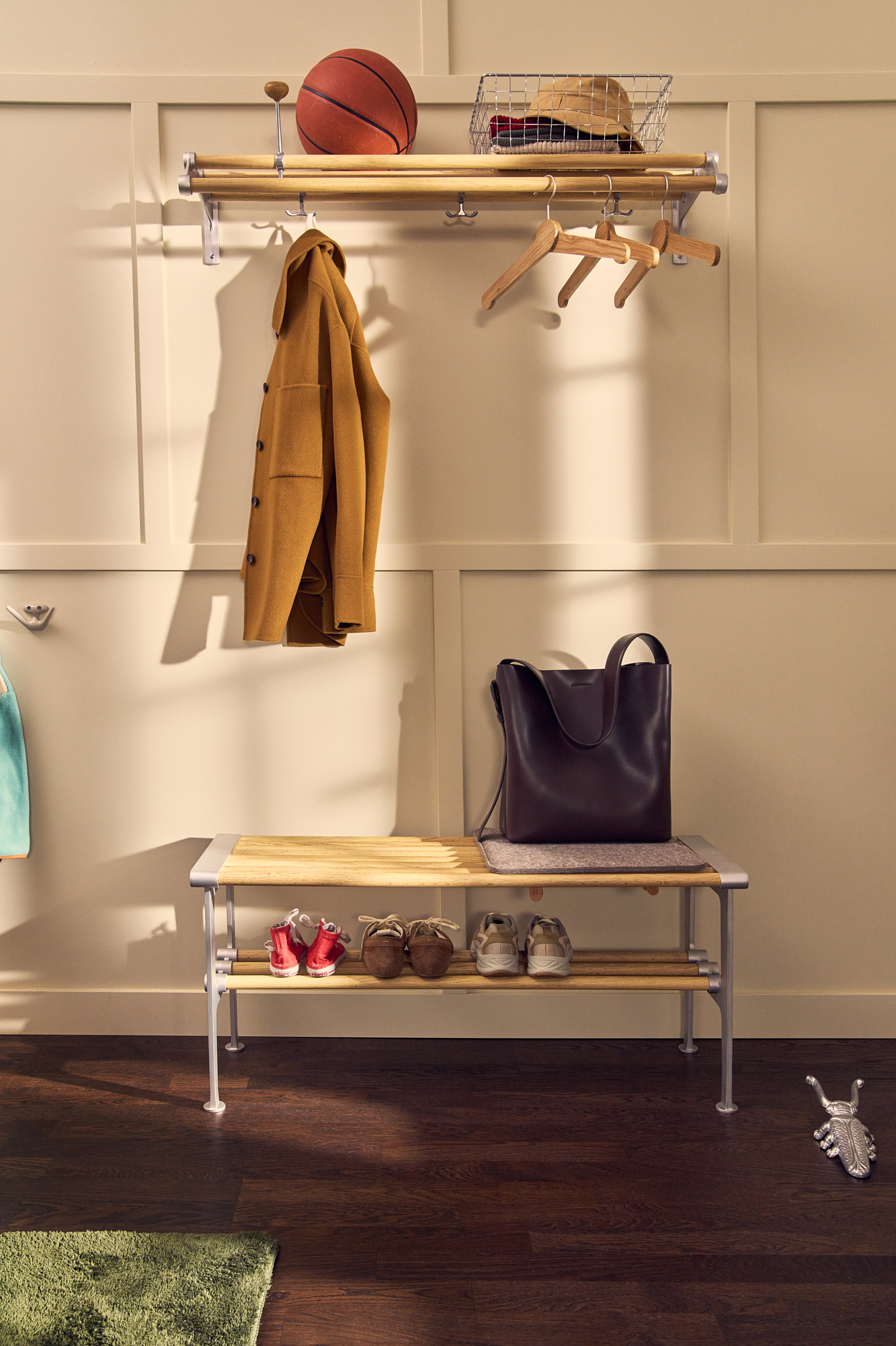 Warm family entryway with the Nostalgi collection